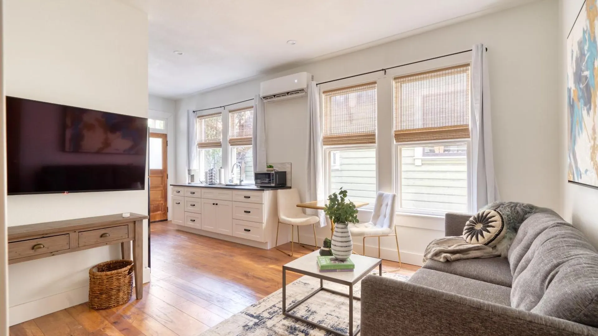 Stay Portland - The Etourdissante Suite - Forest Park & Local Eats United States