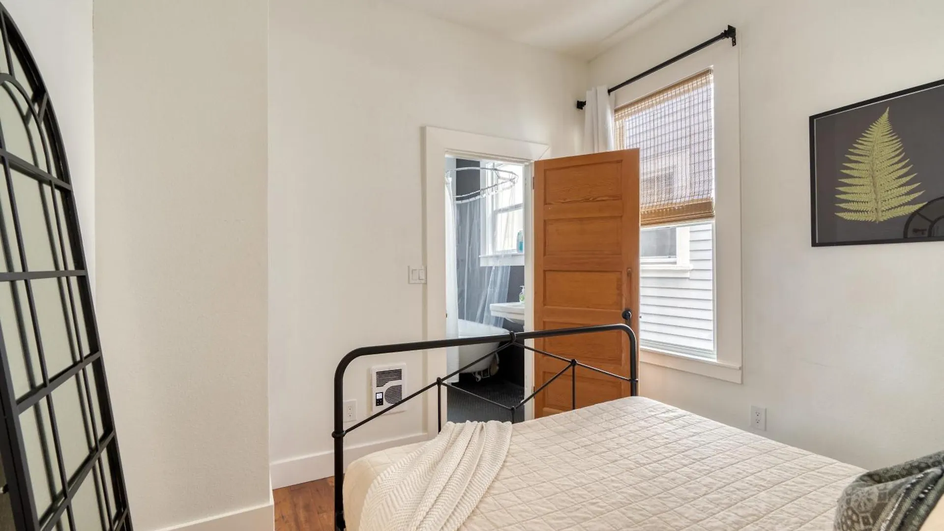 Stay Portland - The Etourdissante Suite - Forest Park & Local Eats 0*,  United States