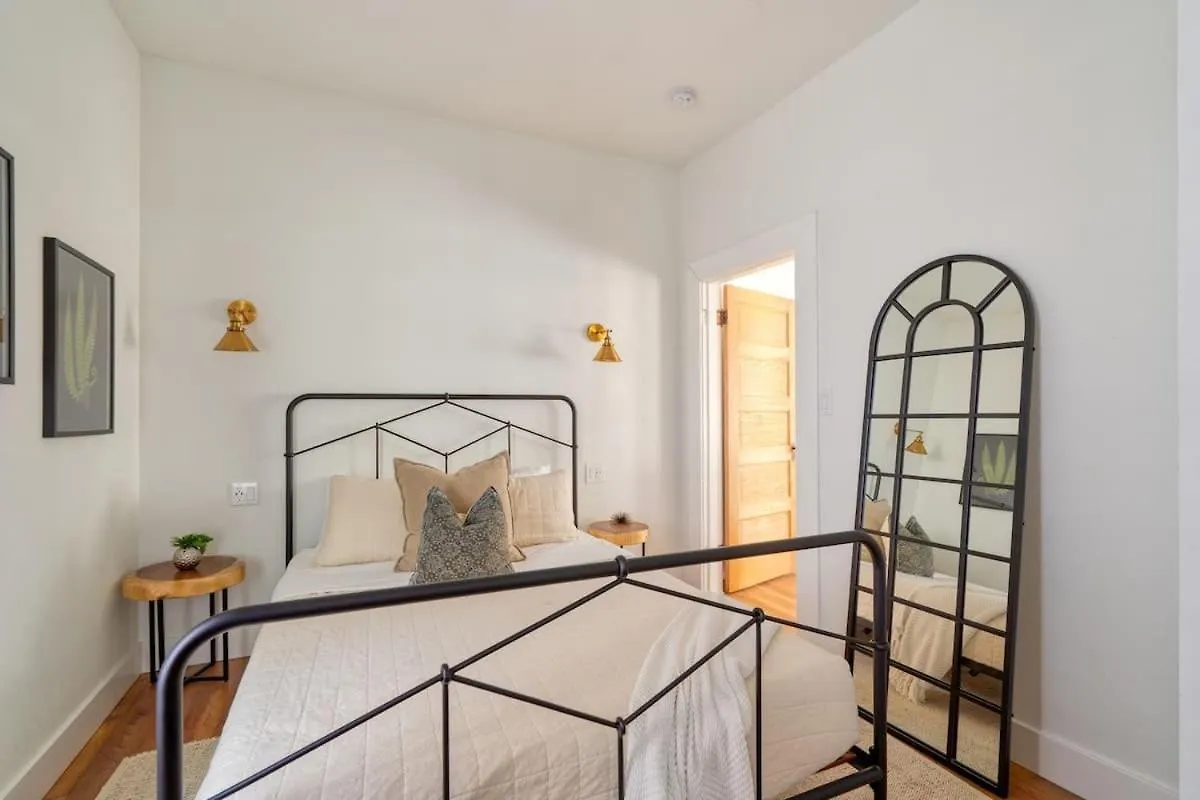 Stay Portland - The Etourdissante Suite - Forest Park & Local Eats 0*,  United States