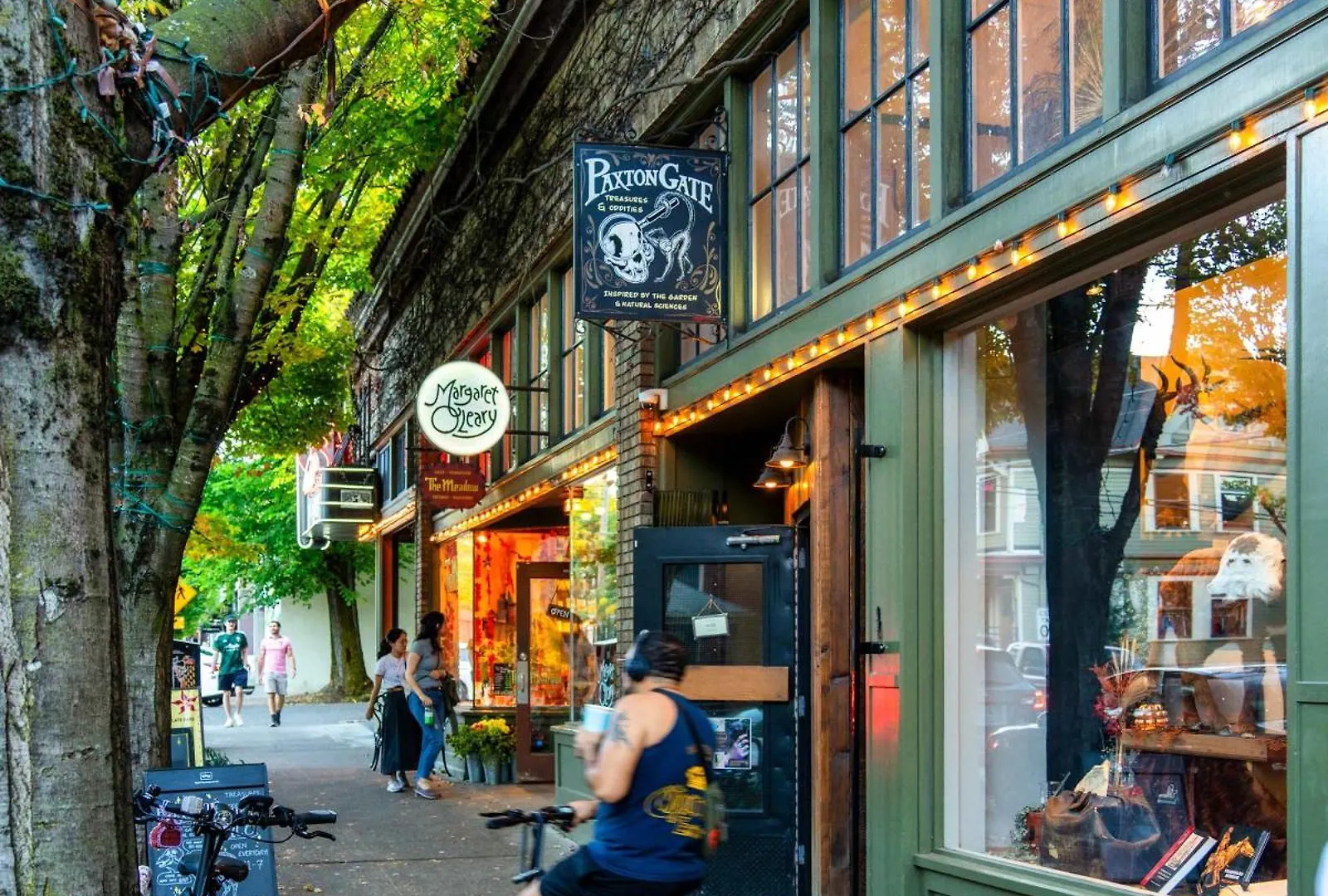 Stay Portland - The Etourdissante Suite - Forest Park & Local Eats